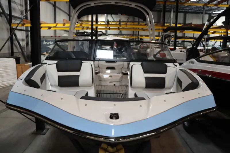 Slide: The Image of Yamaha 195S 2025 - 6