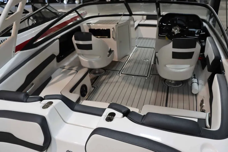 Slide: The Image of Yamaha 195S 2025 - 8