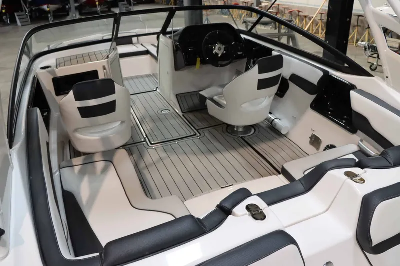 Slide: The Image of Yamaha 195S 2025 - 9