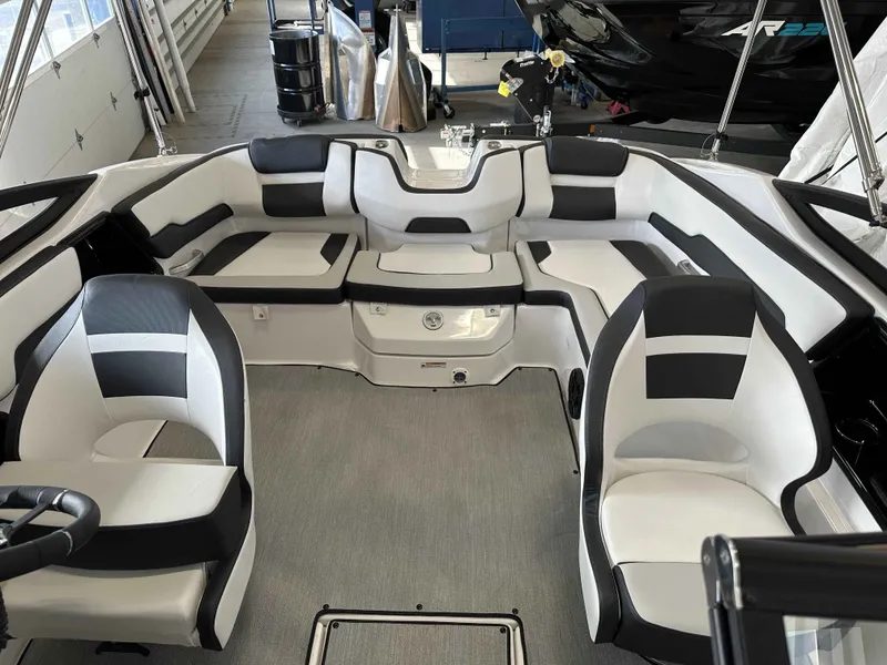 Slide: The Image of Yamaha SX195 2025 - 10