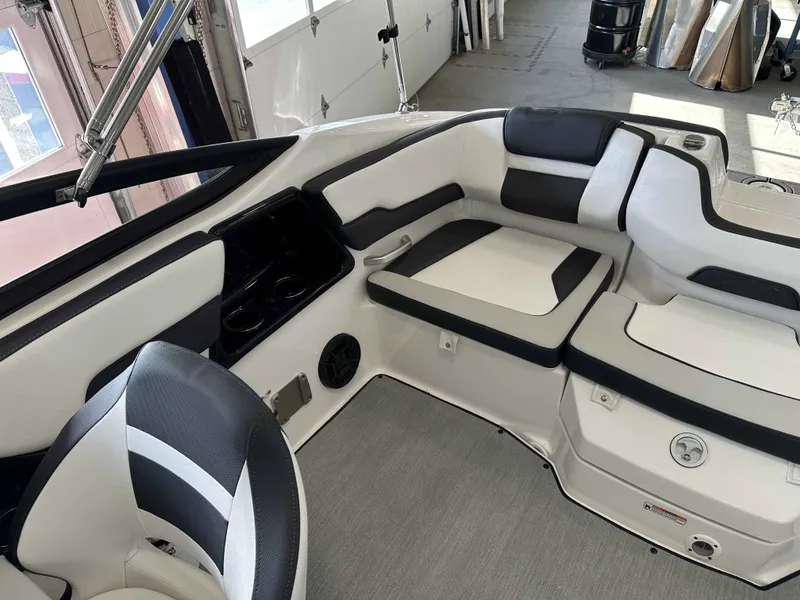 Slide: The Image of Yamaha SX195 2025 - 11