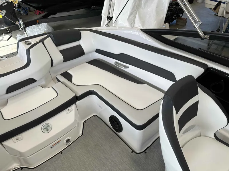 Slide: The Image of Yamaha SX195 2025 - 12