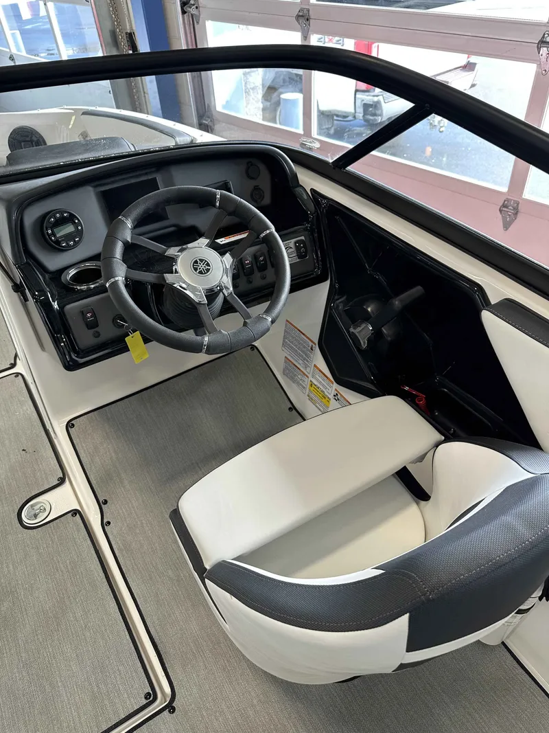 Slide: The Image of Yamaha SX195 2025 - 7