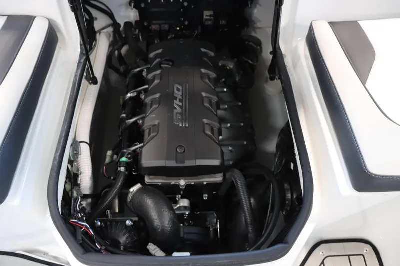 Slide: The Image of Engine compartment of 2025 Yamaha Boats 195S, showcasing the SVHO engine. - 25