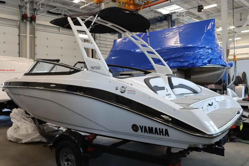 Slide: The Image of 2025 Yamaha Boats 195S in showroom, sleek design with black accents. - 29