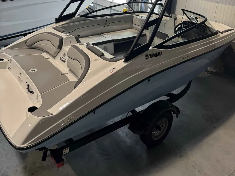 Slide: The Image of Yamaha AR190 2025 - 5