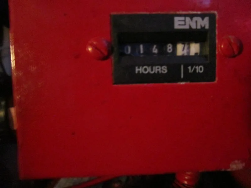 Slide: The Image of Hour meter reading 148.7 on 2001 Sea Ray 340 Amberjack. - 28