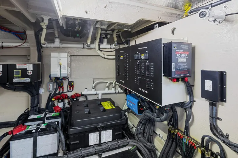 Slide: The Image of Sea Ray L590 2017 - 51