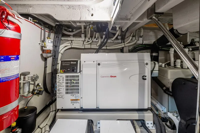 Slide: The Image of Sea Ray L590 2017 - 52