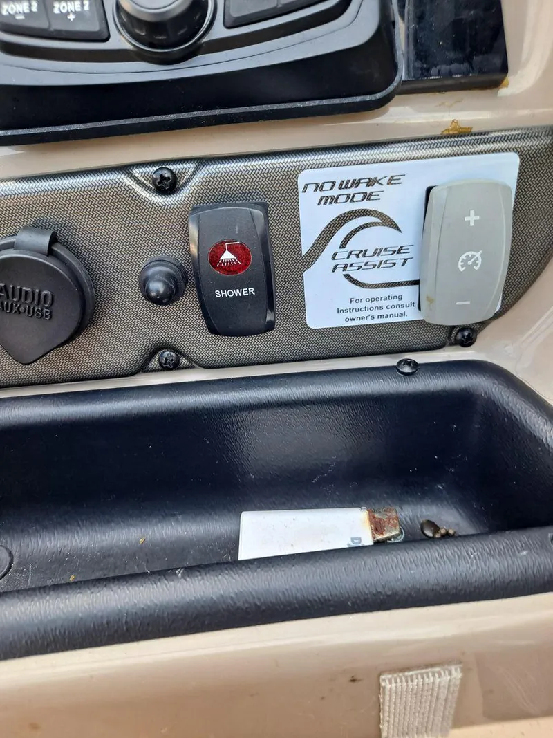 Slide: The Image of Control panel of 2013 Yamaha Boats 242 Limited S with no wake mode and cruise assist. - 17