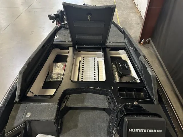 Slide: The Image of Skeeter ZXR 21 W/Yamaha 250HP "SHO" 2025 - 15