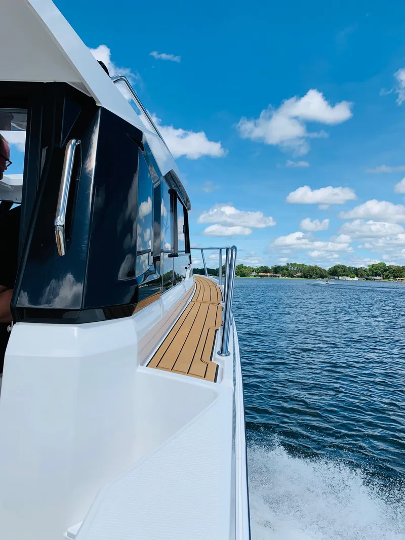 Slide: The Image of 2024 Skamander 920 Explorer MAX cruising on a sunny day. - 23