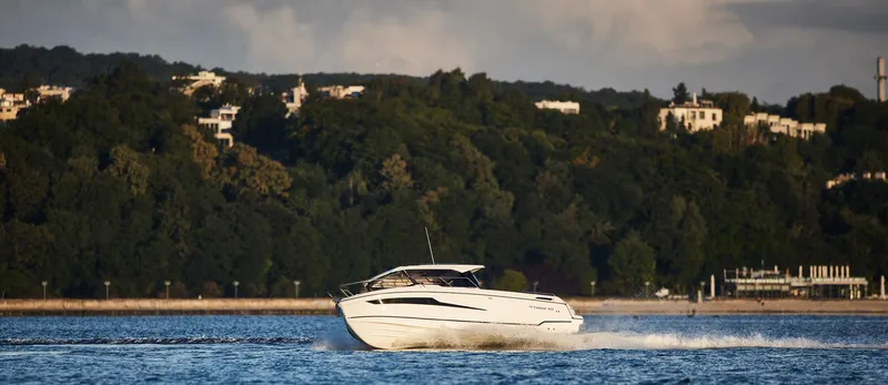 Slide: The Image of 2024 Skamander 920 Explorer MAX cruising on a scenic lake. - 35