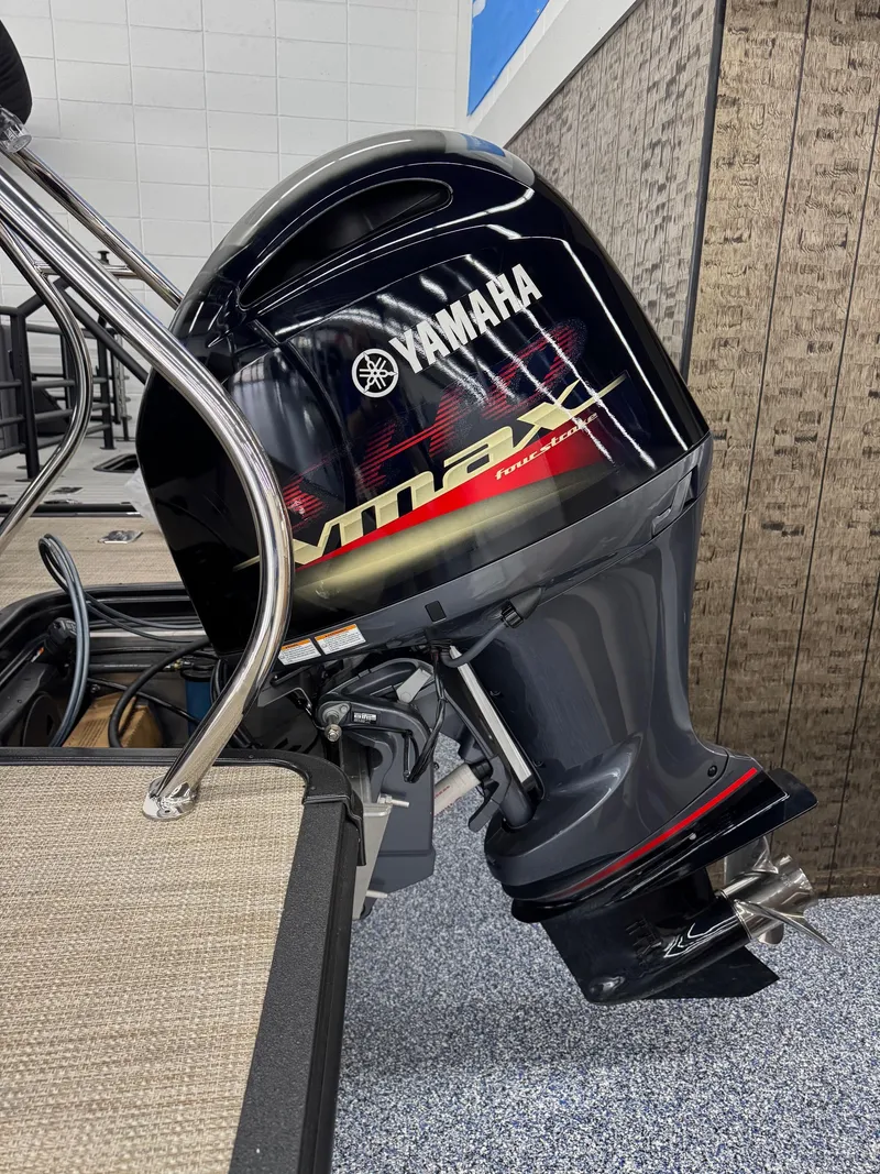 Slide: The Image of Yamaha VMAX outboard motor on a 2025 Starcraft EXS 1 boat. - 17