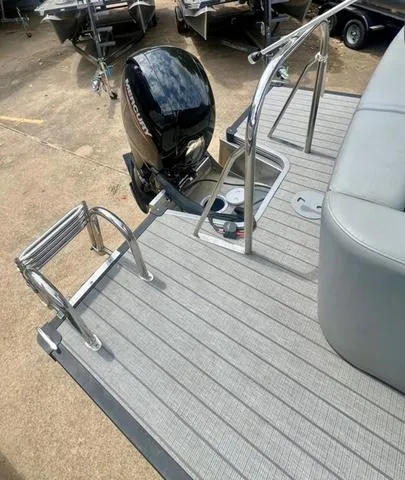 Slide: The Image of 2022 Manitou 23OASIS VP II boat deck with motor and ladder. - 3