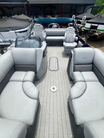 Slide: The Image of 2022 Manitou 23OASIS VP II pontoon boat with spacious seating and modern design. - 5