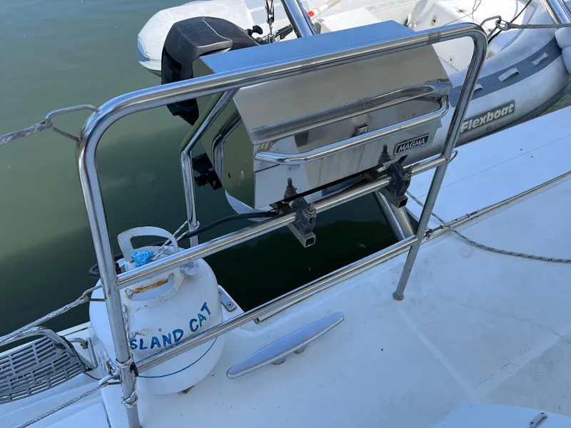 Slide: The Image of Lagoon 420 yacht deck with grill and propane tank, 2007 model. - 10