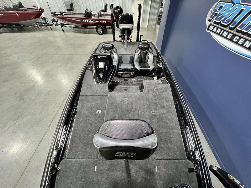Slide: The Image of 2025 Skeeter FXR20 PRO boat interior at Foot Marine Center showroom. - 12