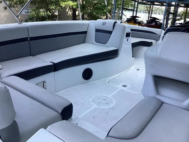 Slide: The Image of Hurricane SS192RL 2023 - 7