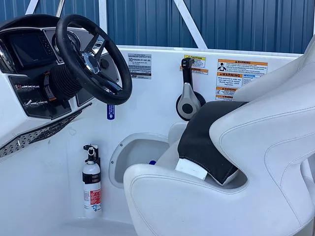 Slide: The Image of Hurricane SS192RL 2023 - 9