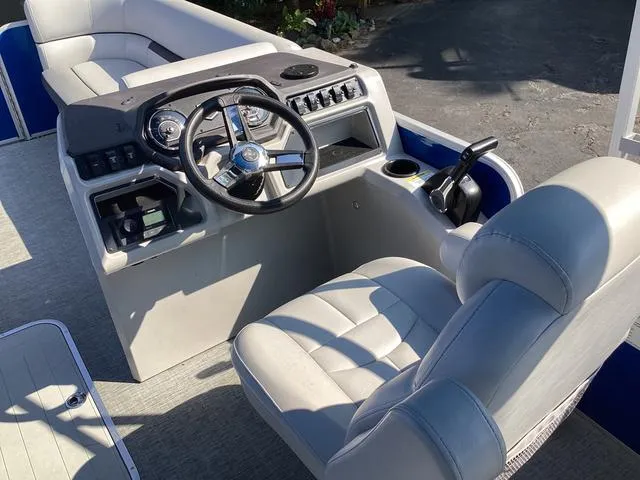 Slide: The Image of Godfrey SWEETWATER 2286 SB 2023 - 7