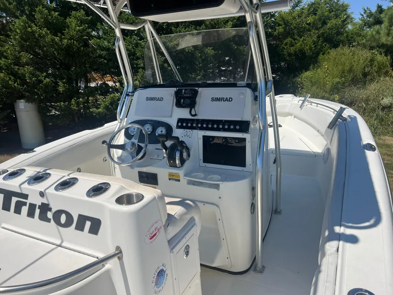 Slide: The Image of Triton 2895 CC 2003 - 9