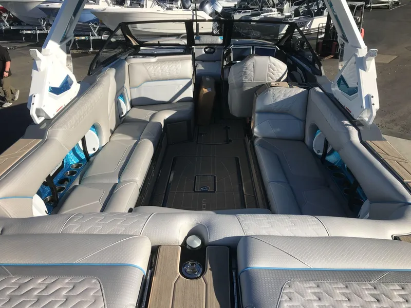 Centurion Ri245 2024 for Sale | MarineSource
