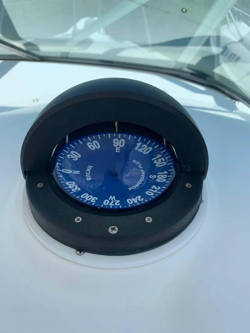 Slide: The Image of Compass on 2000 Robalo 2640 Walkaround boat dashboard. - 10