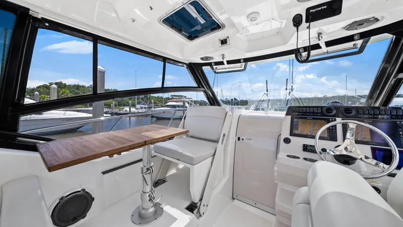 Slide: The Image of Boston Whaler 32 - O Sea D - Helm - 13