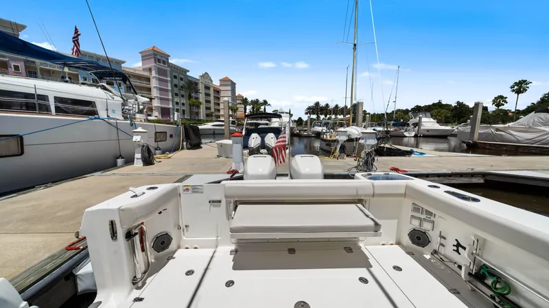 Slide: The Image of Boston Whaler 32 - O Sea D - Cockpit - 14