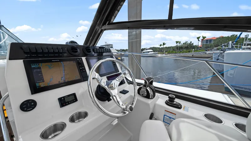 Slide: The Image of Boston Whaler 32 - O Sea D - Helm - 17