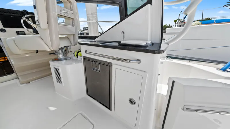 Slide: The Image of Boston Whaler 32 - O Sea D - Cockpit - 19