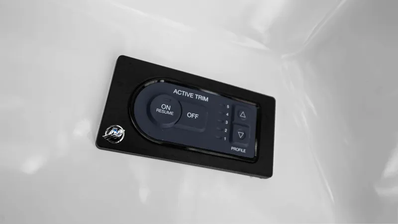 Slide: The Image of Boston Whaler 32 - O Sea D - Electronics - 36