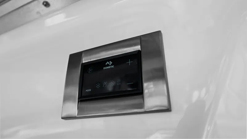 Slide: The Image of Boston Whaler 32 - O Sea D - Electronics - 37