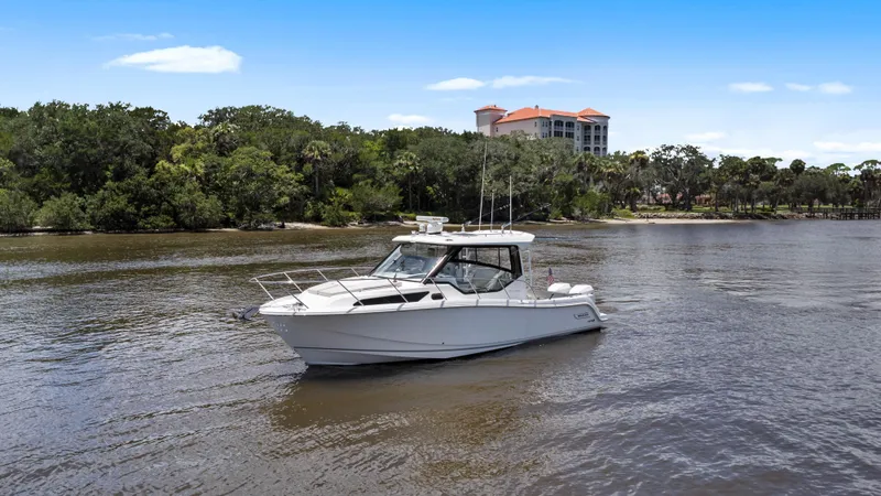 Slide: The Image of Boston Whaler 32 - O Sea D - Profile - 43
