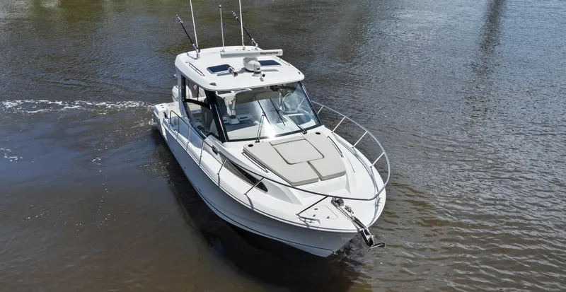 Slide: The Image of Boston Whaler 32 - O Sea D - Profile - 47