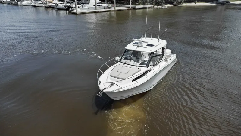 Slide: The Image of Boston Whaler 32 - O Sea D - Profile - 48