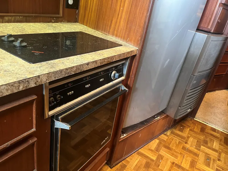 Slide: The Image of Hatteras 45 Convertible 1985 - 62