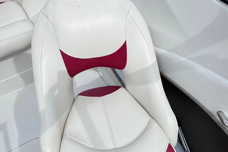 Slide: The Image of White and red boat seat in a 2014 Tahoe Q5i. - 5