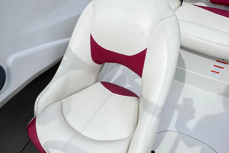 Slide: The Image of White and red boat seat in a 2014 Tahoe Q5S. - 6