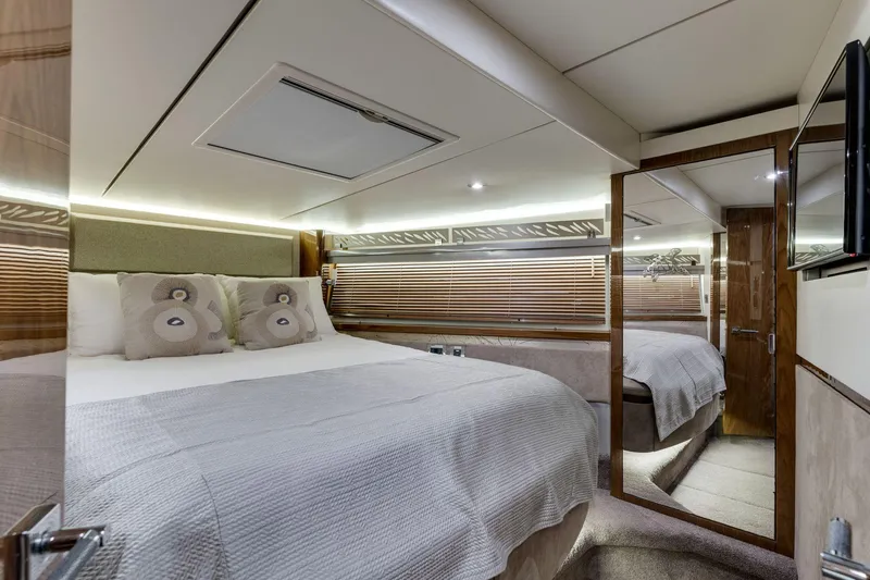 Slide: The Image of Sea Ray L550 Fly 2018 - 54
