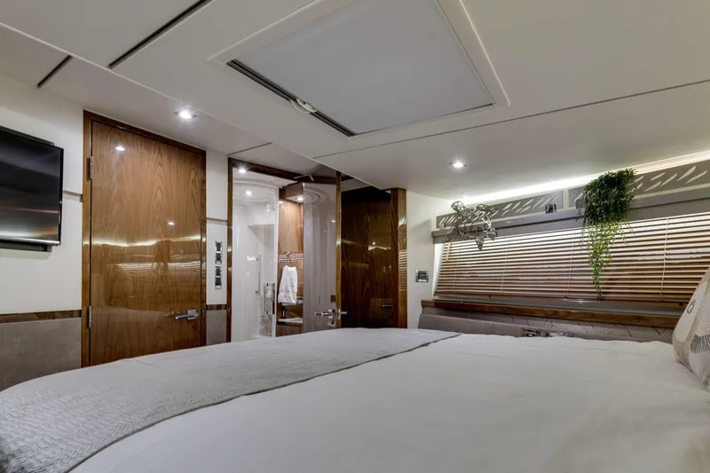 Slide: The Image of Sea Ray L550 Fly 2018 - 56