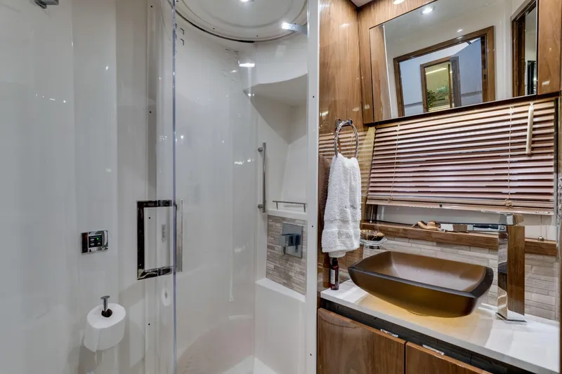 Slide: The Image of Sea Ray L550 Fly 2018 - 59