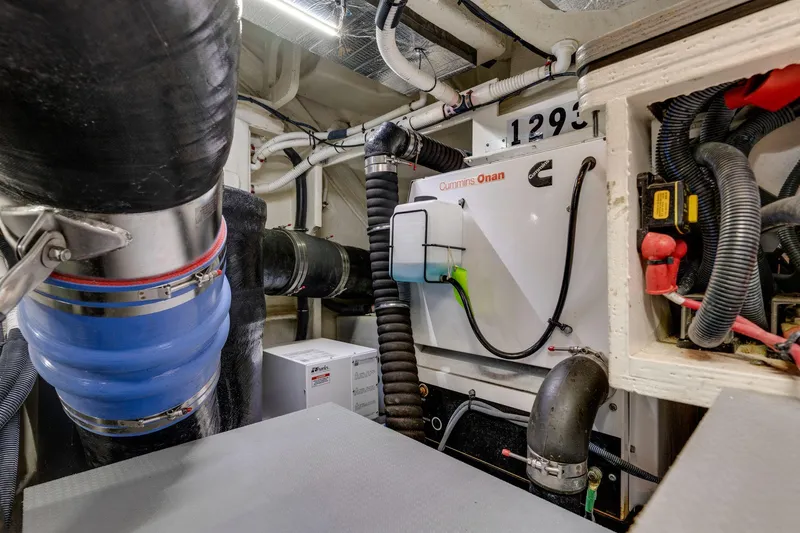 Slide: The Image of Sea Ray L550 Fly 2018 - 65