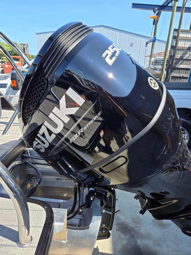 Slide: The Image of Suzuki outboard motor on 2025 Godfrey Sweetwater 2486 SB pontoon boat. - 41
