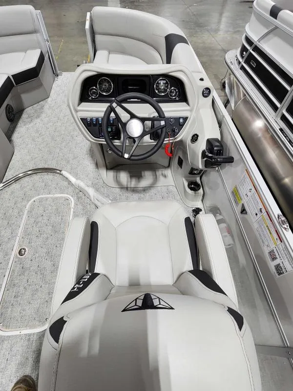 Slide: The Image of Trifecta 22RFLE275 2025 - 2