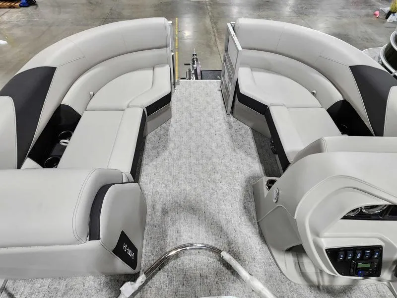 Slide: The Image of Trifecta 22RFLE275 2025 - 4