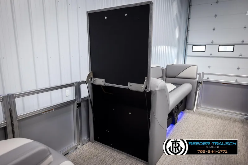 Slide: The Image of 2025 Avalon VEN QL interior with modern seating and sleek design. - 21