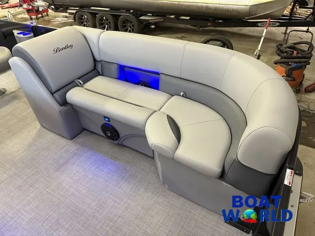 Slide: The Image of Bentley Pontoons Legacy 220 Swingback & Honda 4-Stroke EFI 2026 - 10