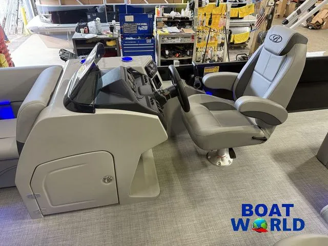 Slide: The Image of Bentley Pontoons Legacy 220 Swingback & Honda 4-Stroke EFI 2026 - 12